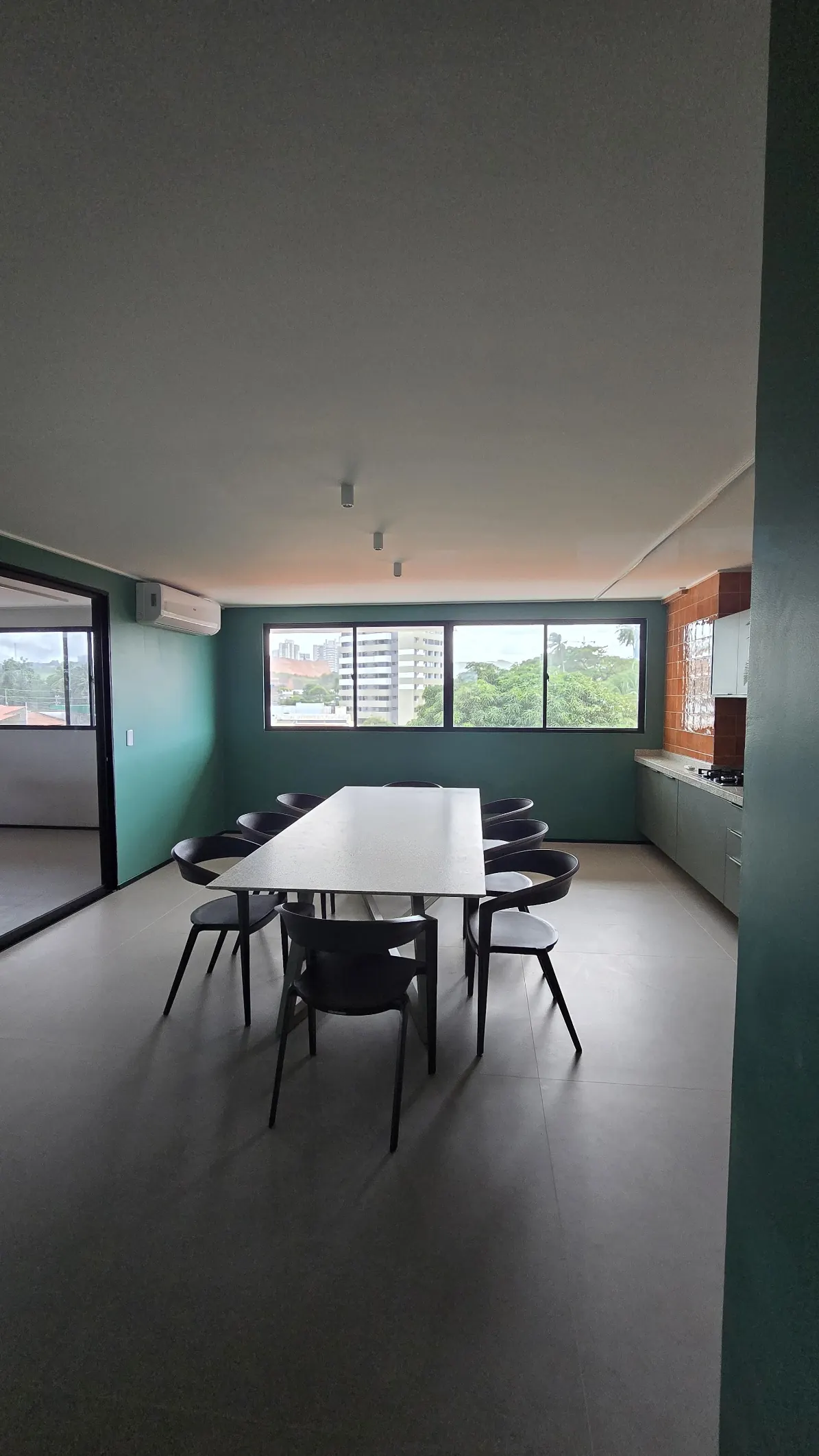 Foto atual do espaço gourmet no mezanino do Lounge Residence